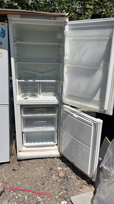 Продам срочно холодильник в рабочем состоянии в ремонте не было цена о