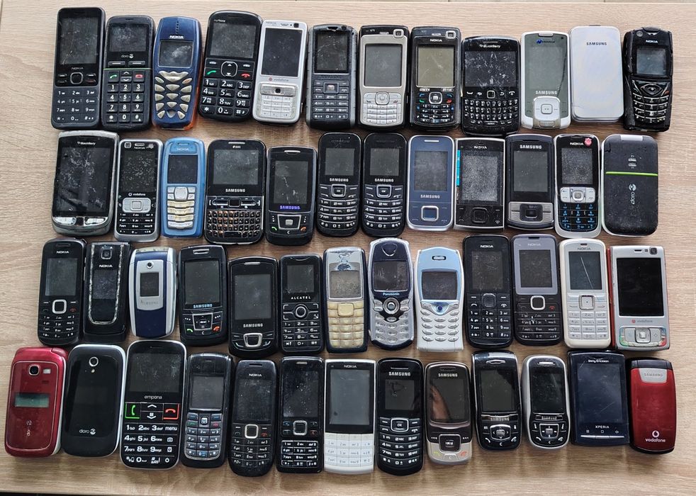 Lot 50 de telefoane vechi – netestate