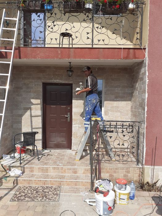 Execut lucrari de constructii interior-exterior si Acoperise