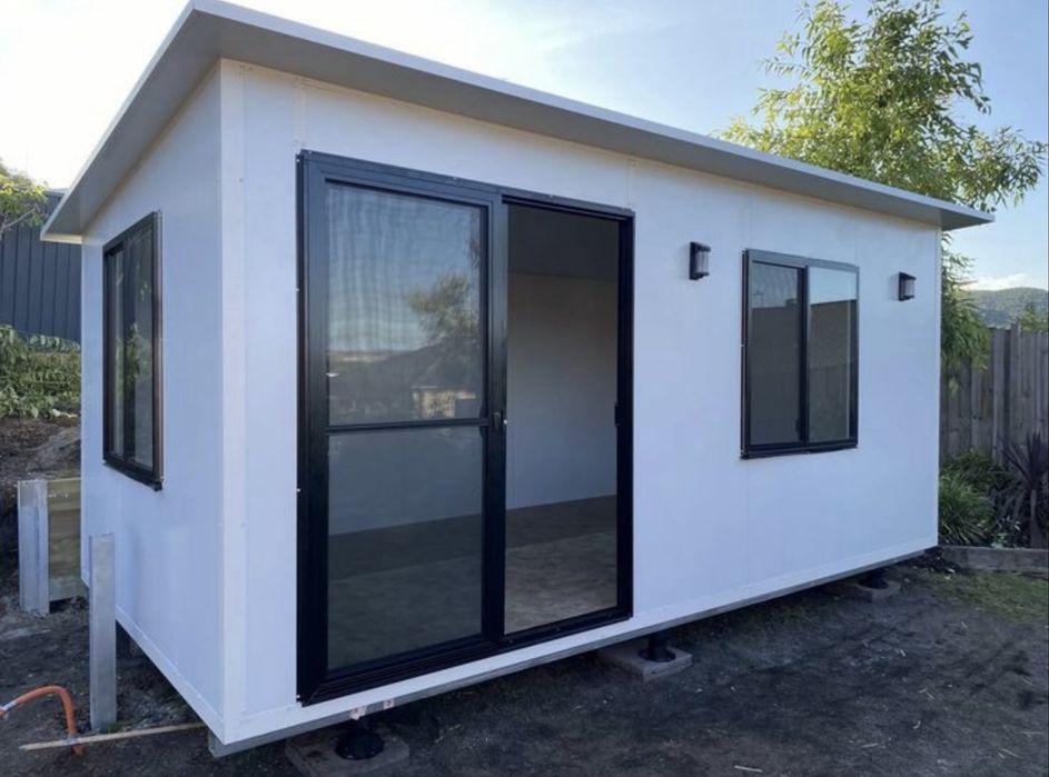 Vand Case modulare pe structura metalica