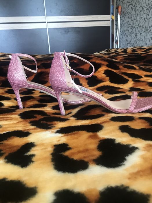 Официални сандали на ток