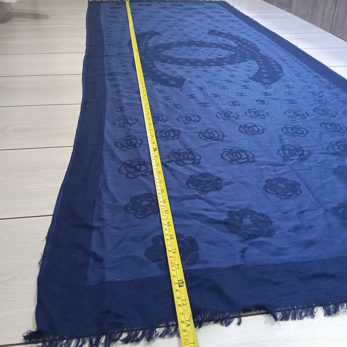 Eșarfă / Șal bleumarin inspirație Chanel cu motive florale și logo CC