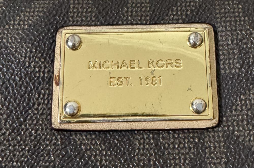 Продам кошелек женский МК.