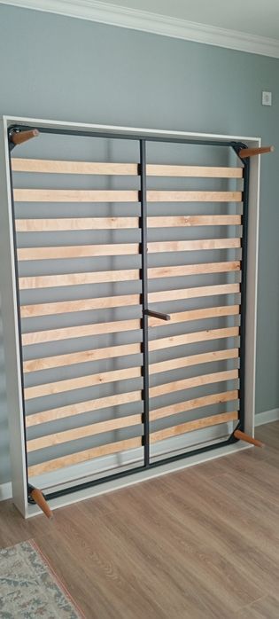 Кровать двуспальная с матрасом