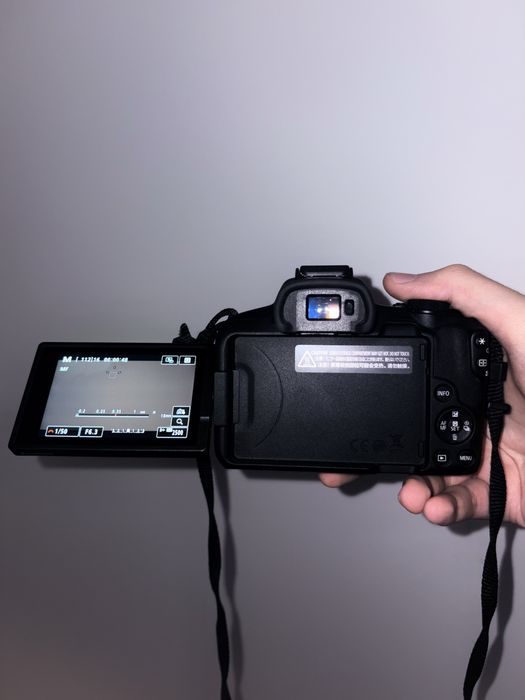 (SET) Cameră foto Canon R50 fotografi/vlogging/content + 2 obiective