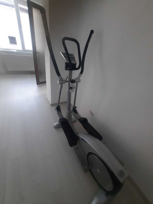 Vând bicicletă fitness.