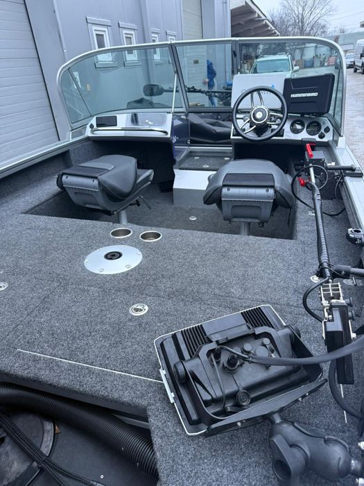 Barca Vizion 470 cu Motor Yamaha V-Max 115 pescuit si agrement