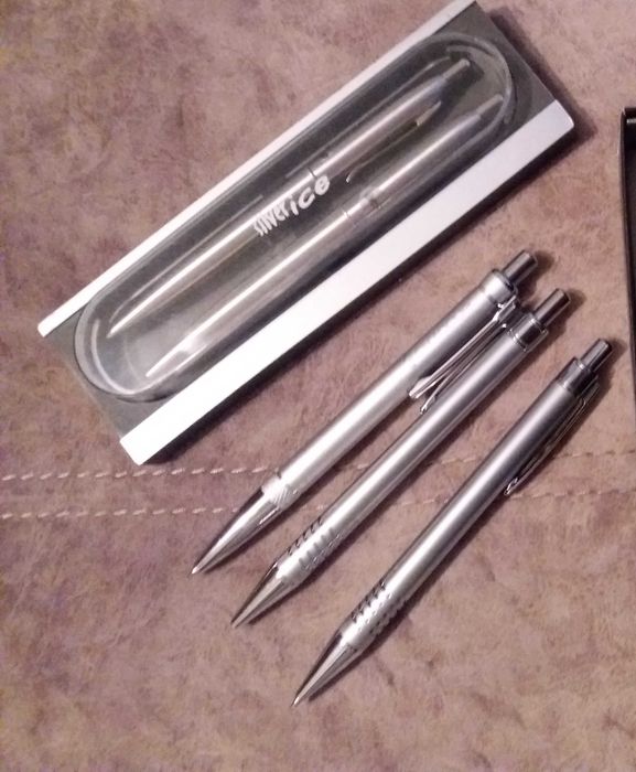 Продавам ЛИТЕРАТУРА КНИГИ по информатика НОВИ химикалки в кутии