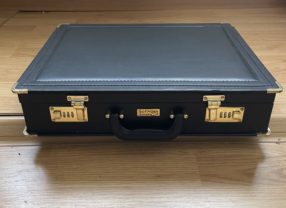 Geanta/servieta/diplomat din piele cu cifru negru