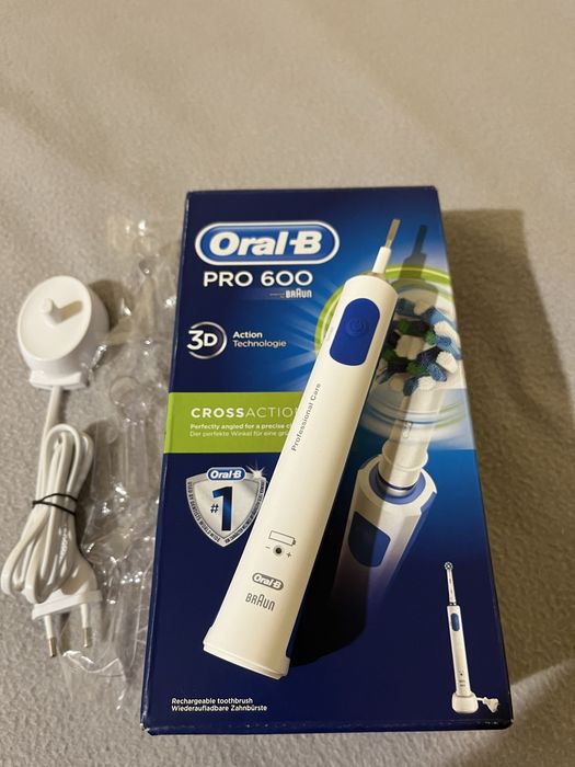 Електрическа четка за зъби Oral-B PRO 600
