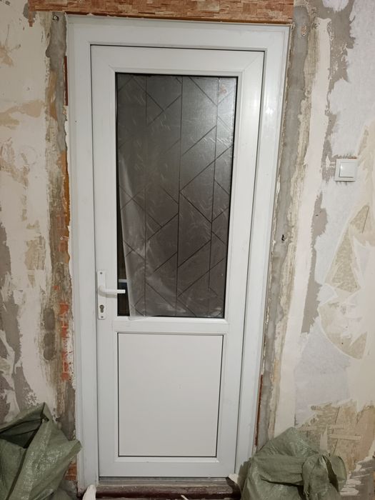 Пластиковые двери