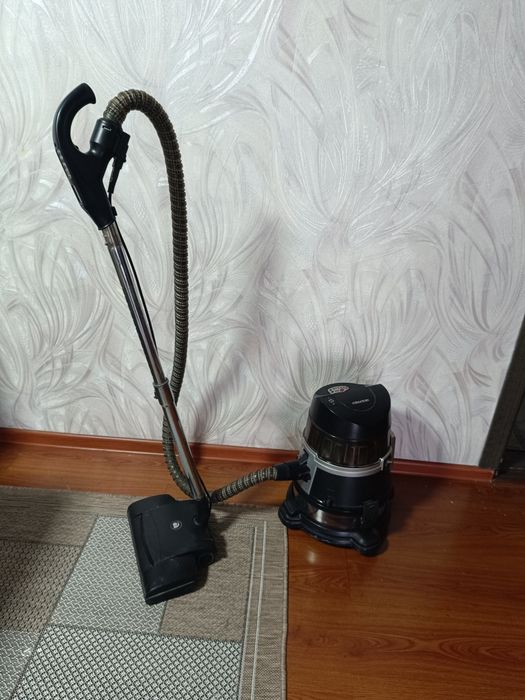 Мощный пылесос с аквафильтром Aura Roboclean 114F +