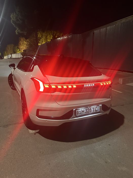 Zeekr 001 U Ze Sport 2023 du rest