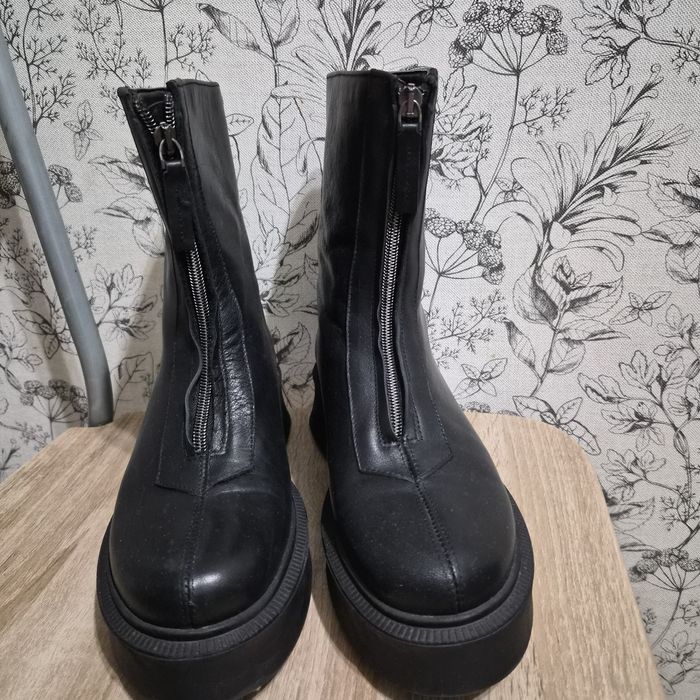 Кожаные женские сапоги