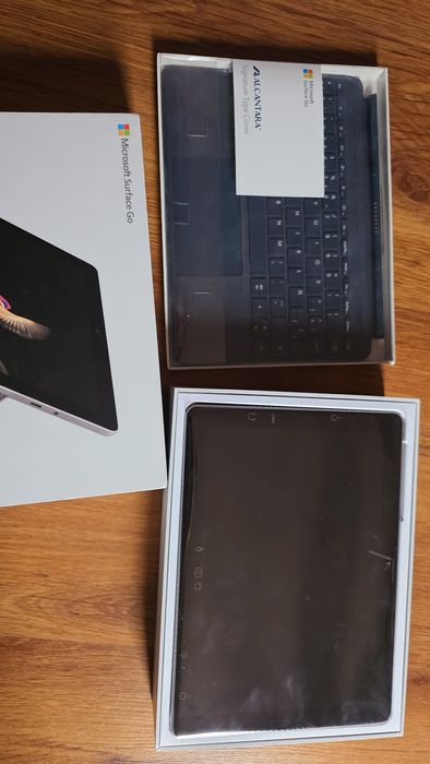 Tableta laptop Microsoft Surface Go 10.5" cu tastatura