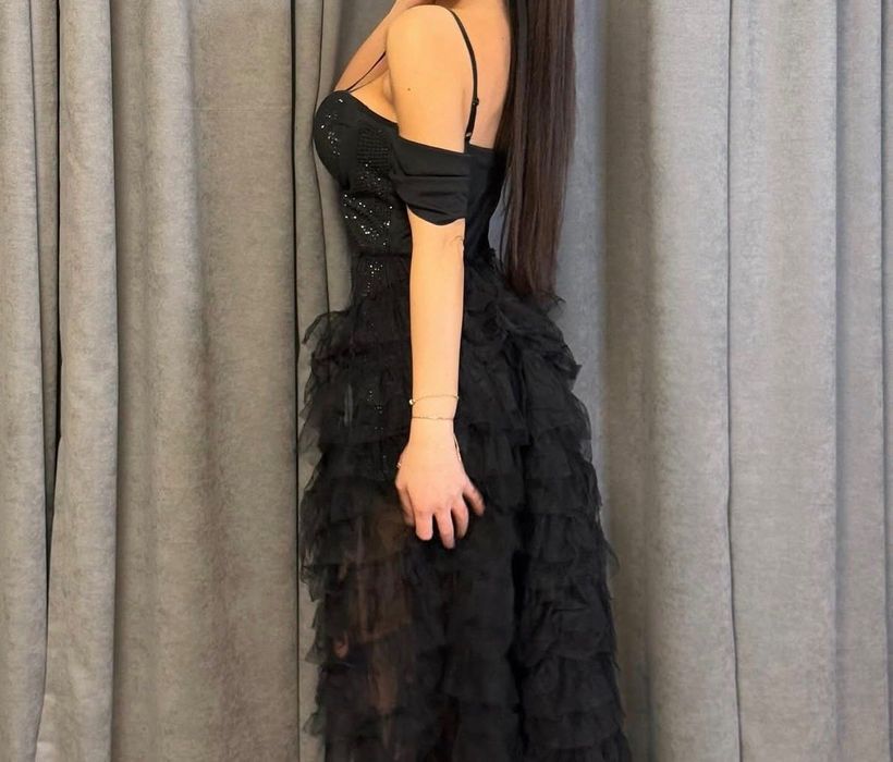 Стилна черна рокля