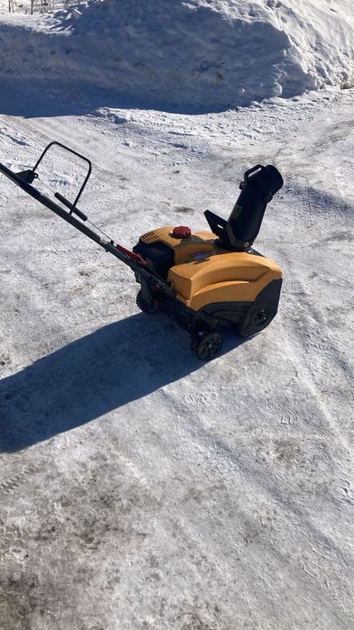 Продам снегоуборочную машину