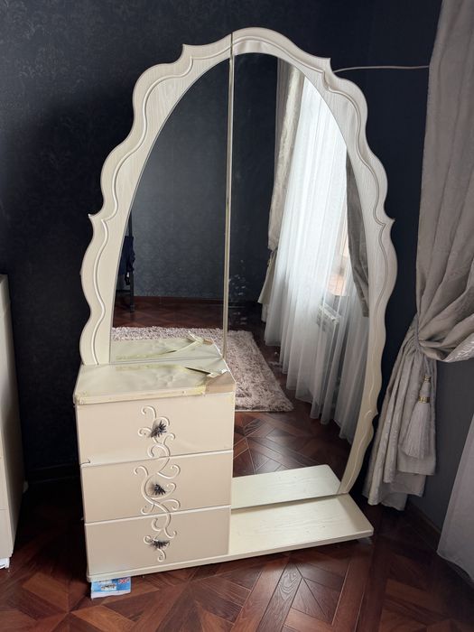 Шкаф с зеркалом, 15000