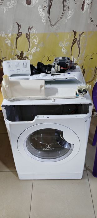 Пералня Indesit на части