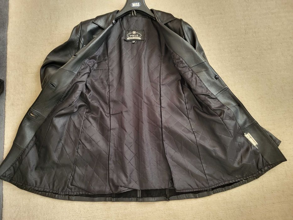 Haina neagra-dama-piele naturala , mar. 40 (cu gaici pentru blana)