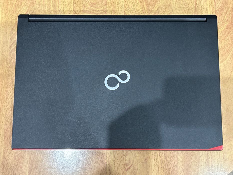 Като нов! Японски лаптоп Fujitsu E556 i5/8GB RAM/256GB SSD, 3м. гаранция!