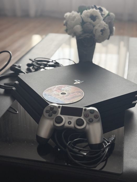 ps4 pro 1tb + gta 5