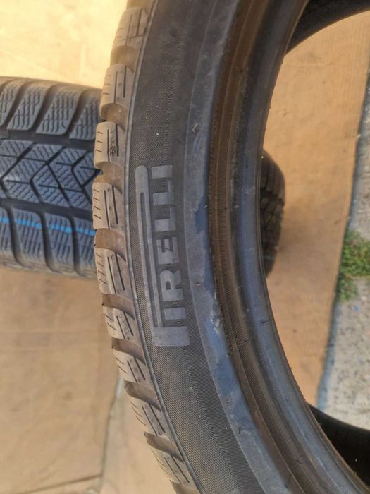 2 Pirelli R19 225/45 Зимни гуми  DOT2620