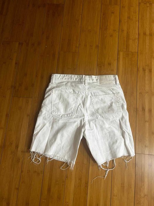 Blugi bershka scurti albi