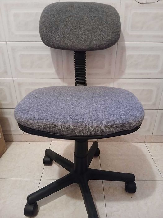 Въртящ се Офис Стол без подлакътници