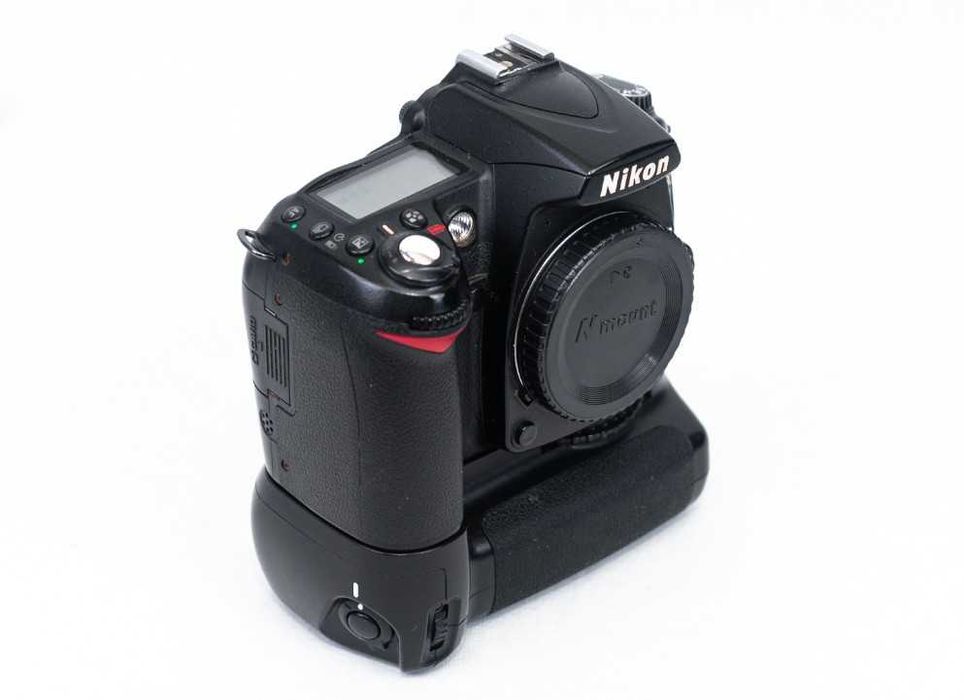 Nikon D90 + grip + 2 baterii - Defect