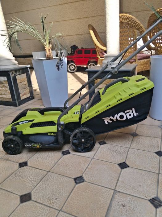 Газонакосилка 1300 w RYobi 33 sm