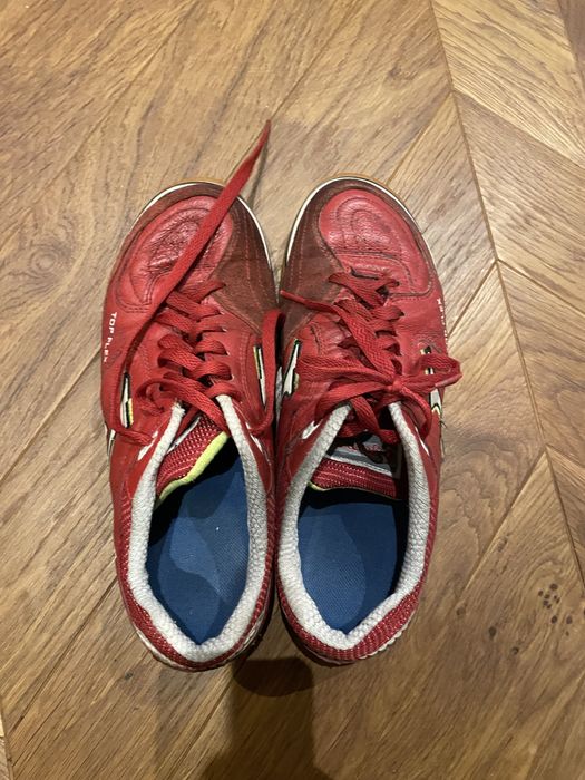 Adidasi fotbal sala sau artificial