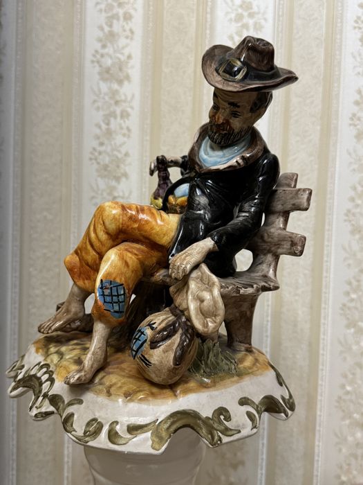 Statueta portelan Art Deco (figurina) Capodimonte Italy.