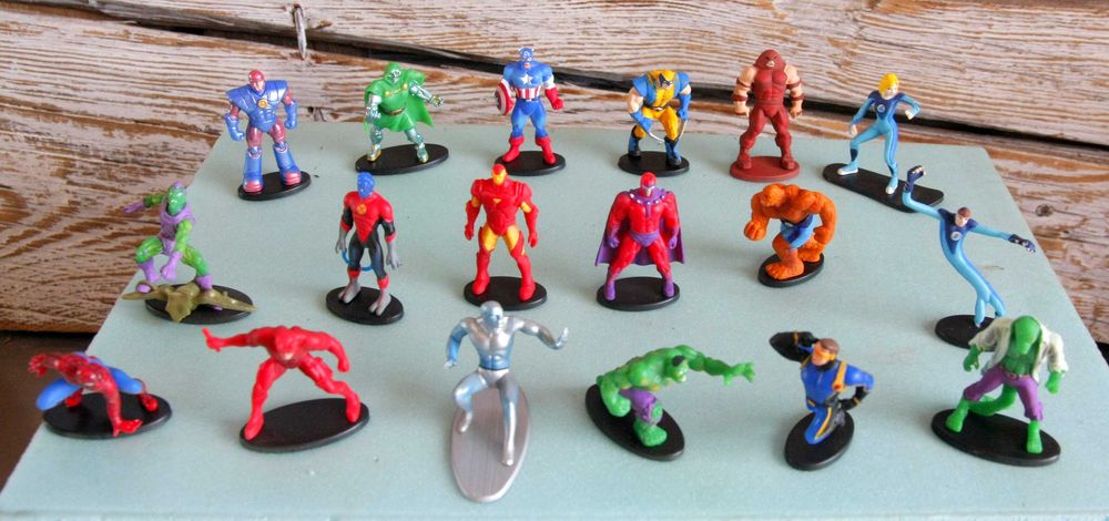 MARVEL 2008 Киндер Сюрприз фигурки Пълна серия шоколадови яйца 18 бр.