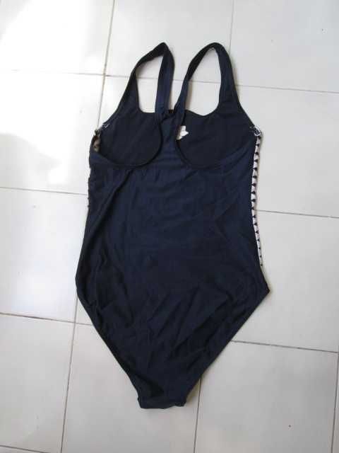 Цял бански S за слаба дама или момиче.