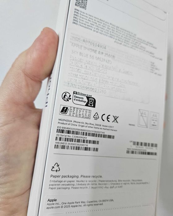 Vând iPhone Air blue