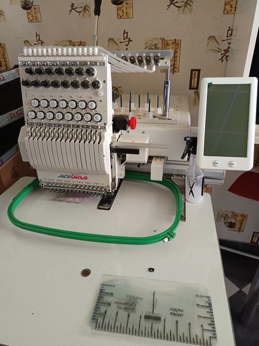 Mașina de brodat cu comanda program