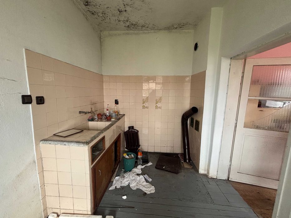 КЪЩА с ГОЛЯМ ДВОР в с. Васил Левски