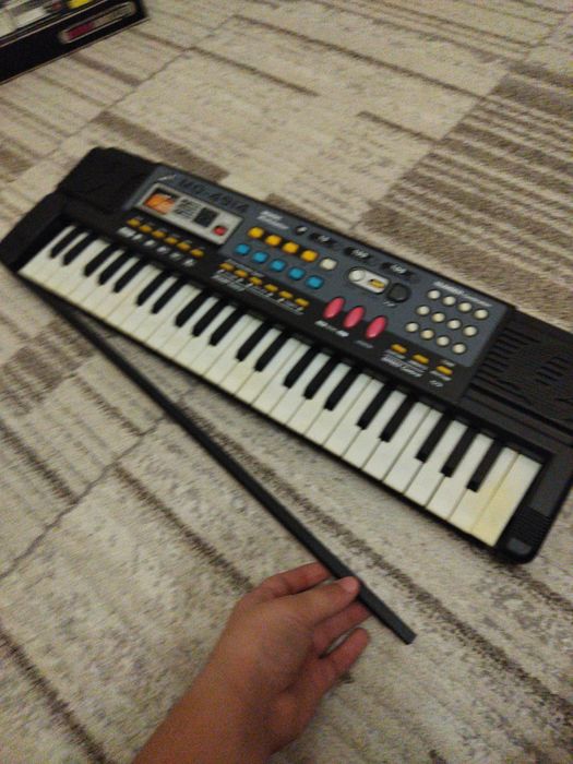 Продам сентизатор пианинл