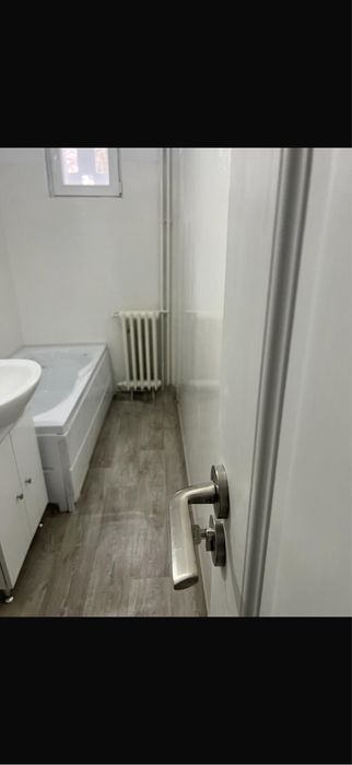 Apartament 3 camere semidecomandat , ET 1