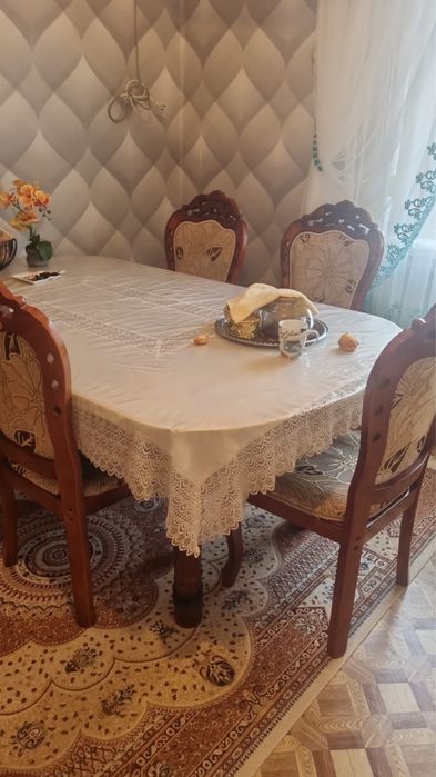 Продается гарнитур стол стулья ковер шторы