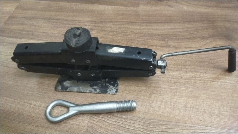 Продам домкрат на легковой машину