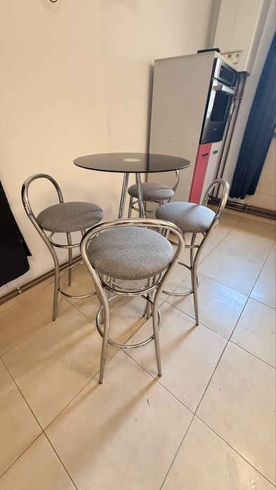Set masa si 4 scaune pentru bar