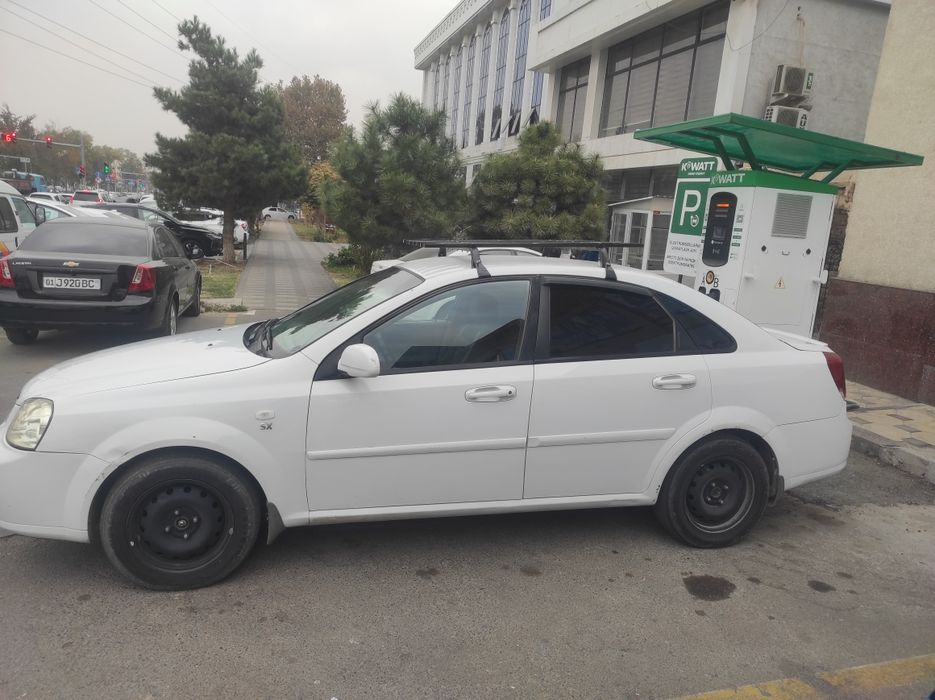 Продаю автомобиль LACETTI