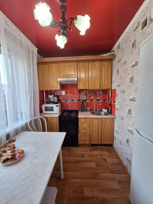 Сдам 2 ком квартиру район 8 школы.