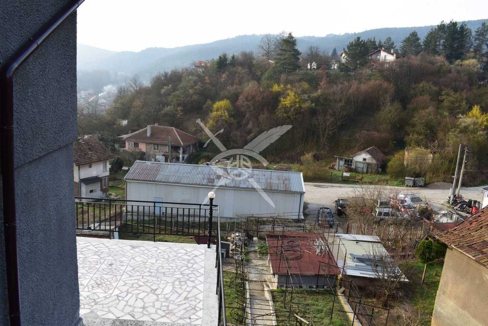 Продава се Къща в с. Владо Тричков, Област София-област - 300 кв.м за 1084 €/кв.м - Снимка #2