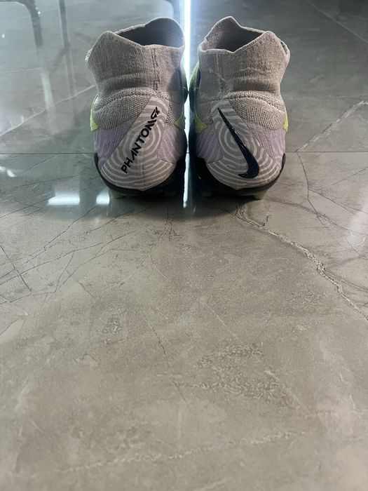 Футболни бутонки Nike Phantom Gx