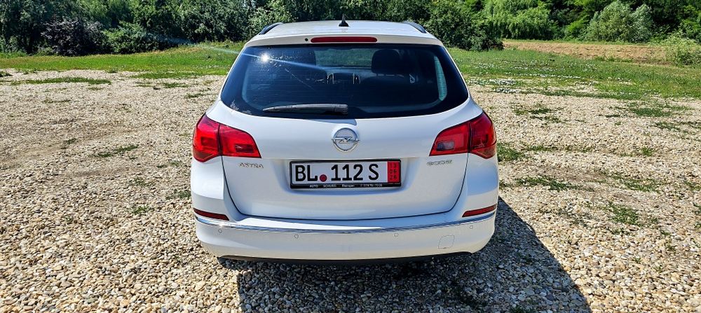 Opel Astra J impecabil