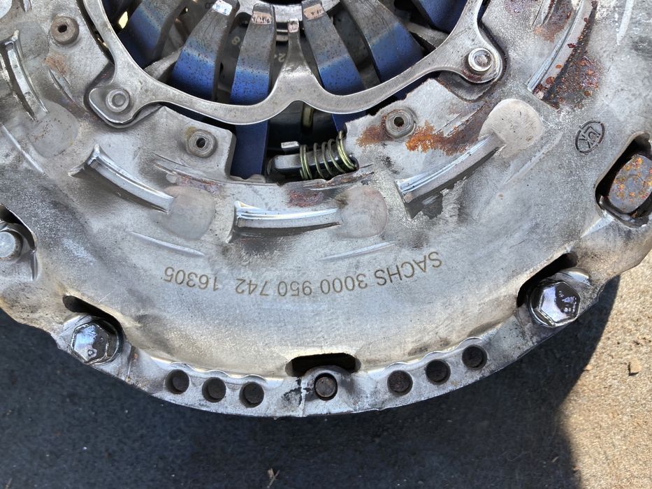 Демпферен съединител за Тойота  Авенсис и Корола Версо 2.2 DCAT 177кс