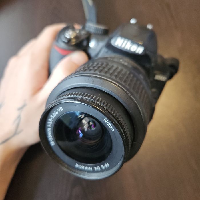 Nikon D3100 с обектив Nikon AF-S 18-55mm 1:3.5-5.6G VR